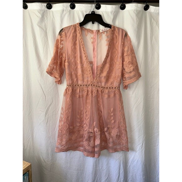 Lace romper mauve pink size medium honey punch look a like - Picture 2 of 4